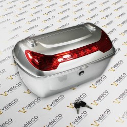 Tylny bagażnik w kolorze krystalicznego srebra