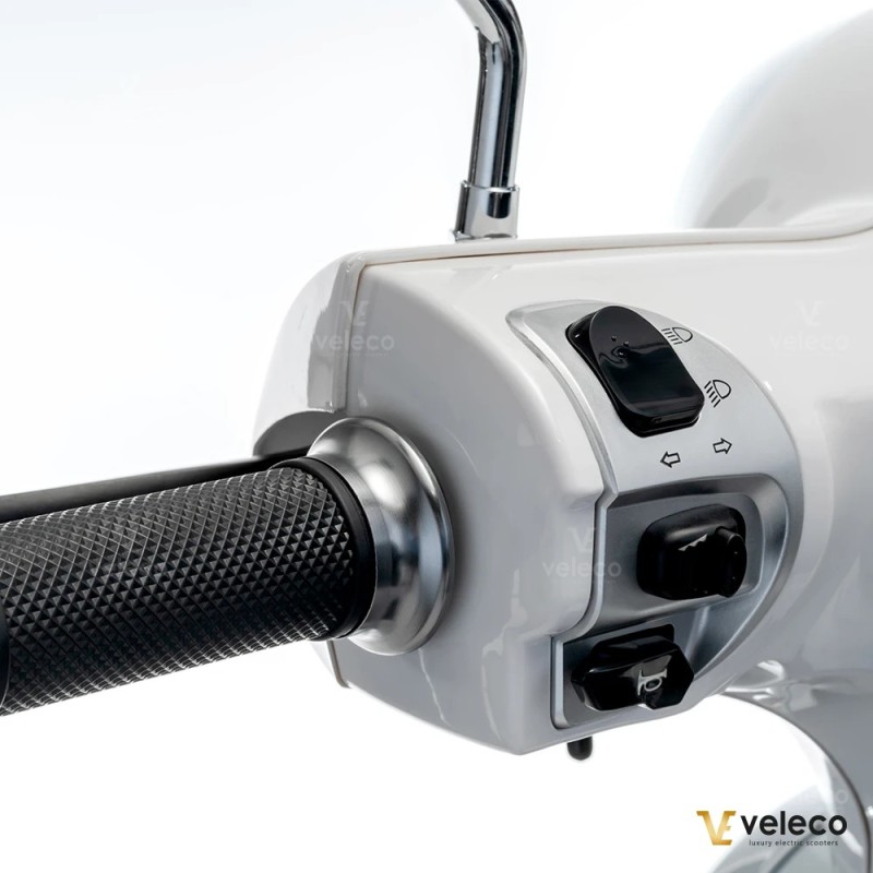 Veleco CRISTAL – 3-wheeled mobility scooter with full LED lights