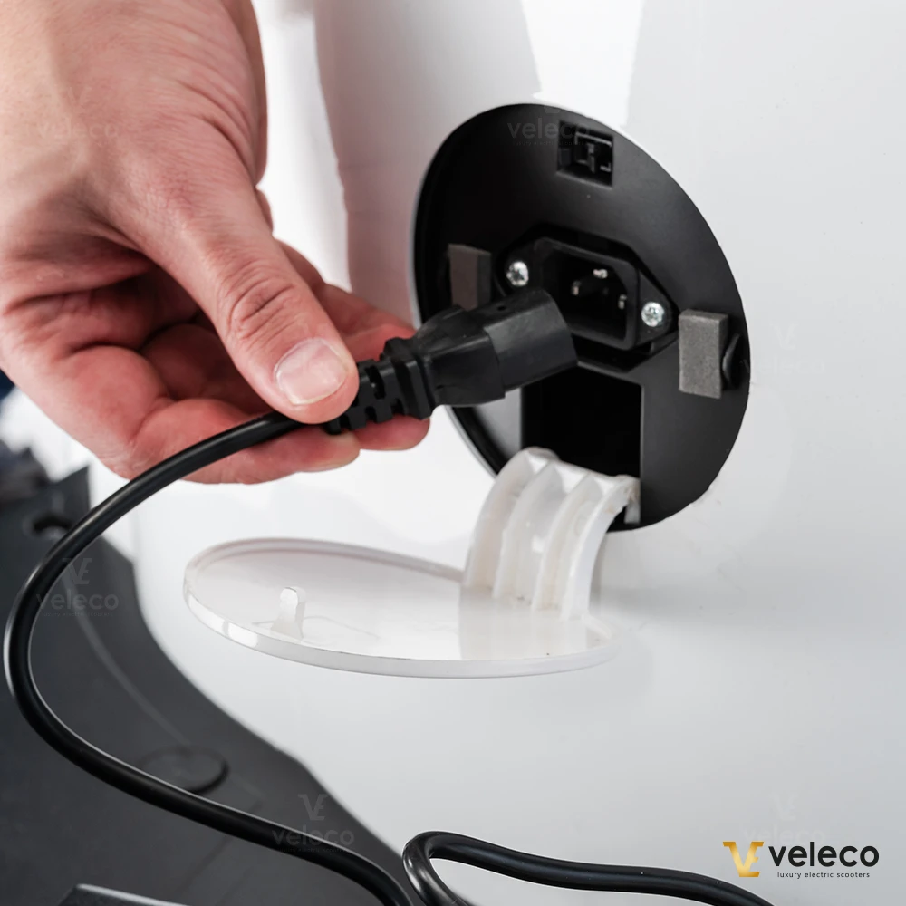 maintaining mobility scooter - blog picture Veleco CRISTAL